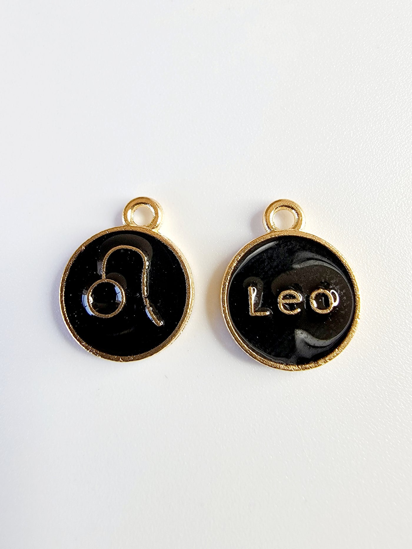 Leo Charm