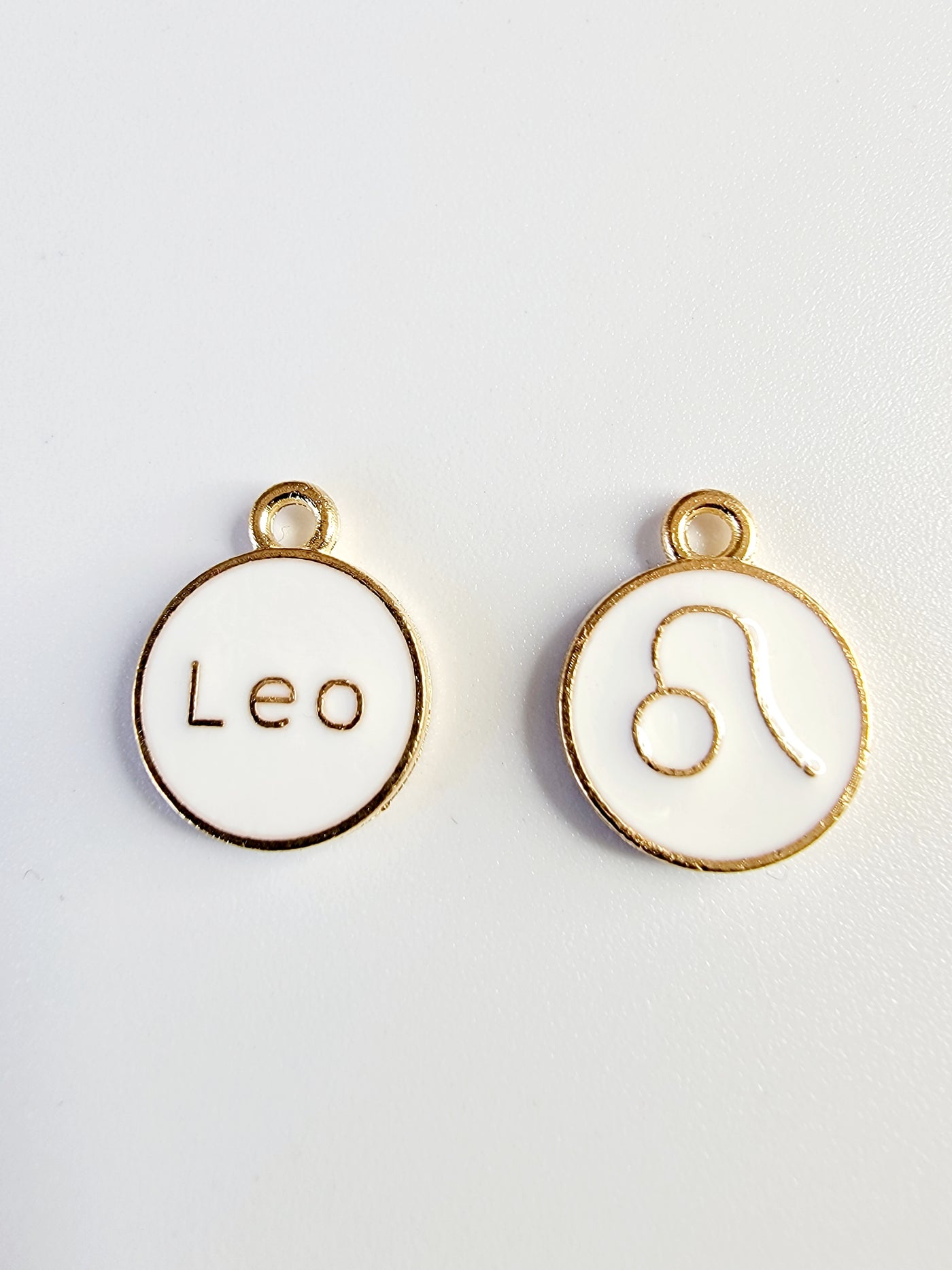 Leo Charm