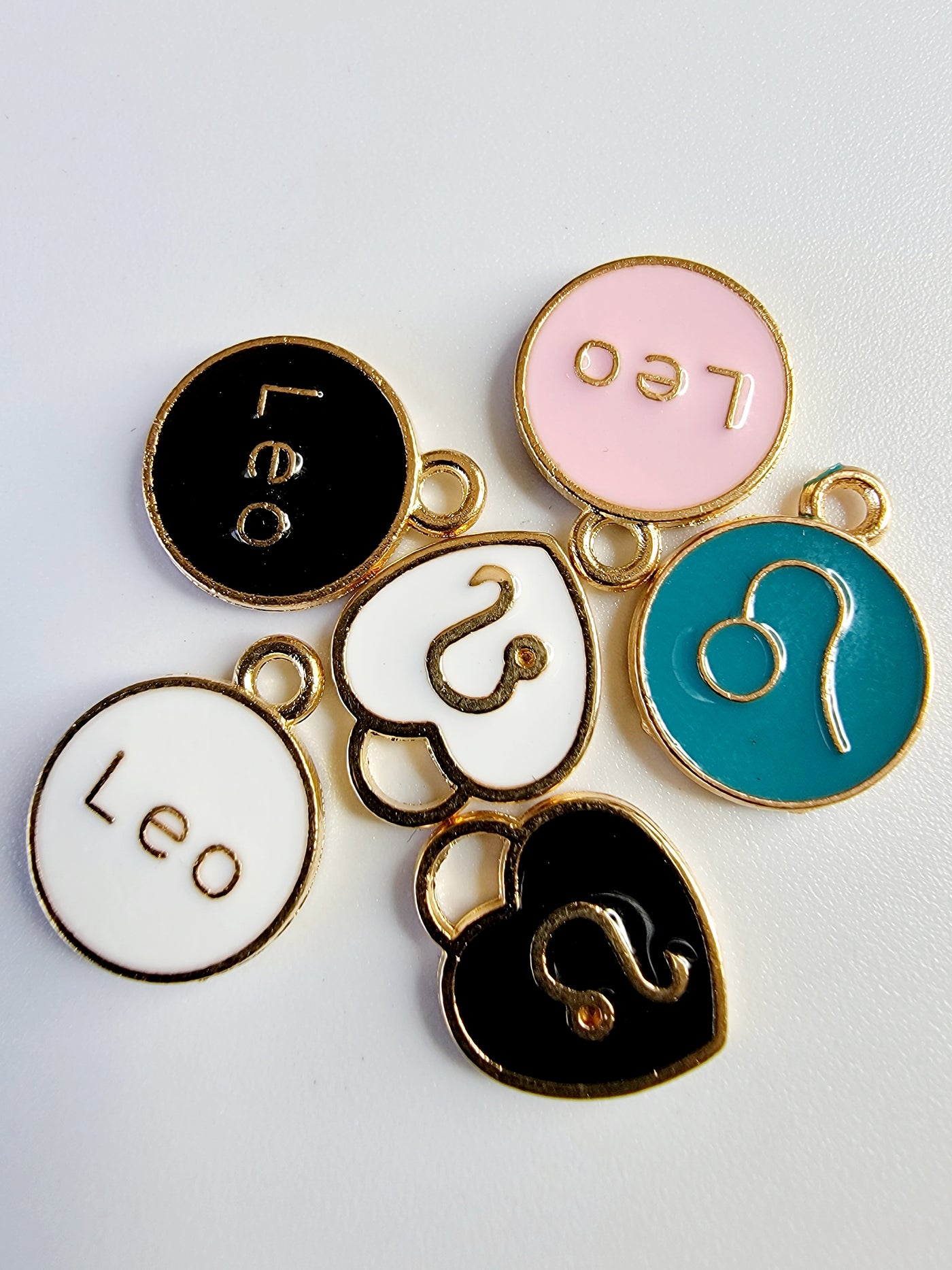 Leo Charm